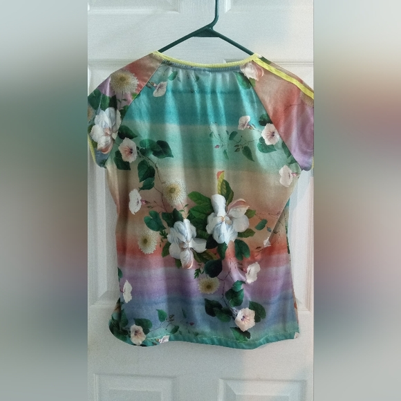 HTF Size Medium Women's Adidas floral active wear t-shirt. EUC just gorgeous. - Picture 5 of 5